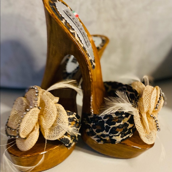 Gioie Italiane Handcrafted Clogged Mule Heels - Picture 4 of 12